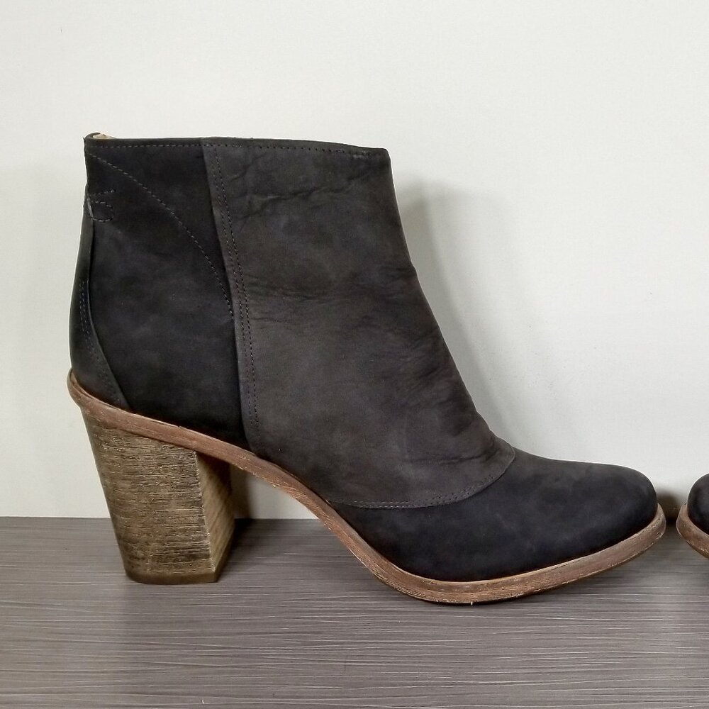 Timberland Black Ankle Boots with Brown Heel - Picture 7 of 11